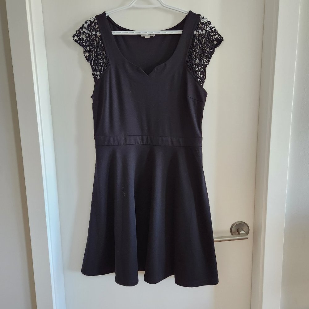 Smart Set Black Lace Shoulder Dress